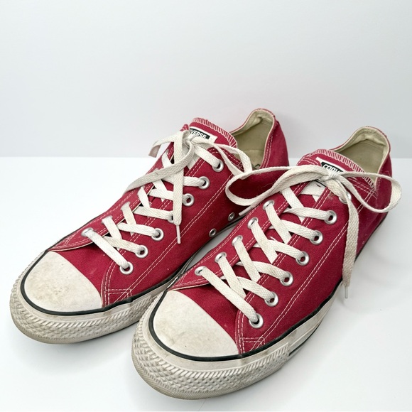 Converse Chuck Taylor Canvas Red Low-Top Sneakers - Picture 1 of 7